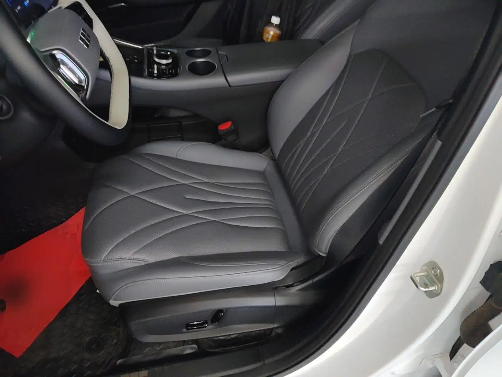 Geely Galaxy L6 2025 EM-i 140km Starship Edition — миниатюра 22