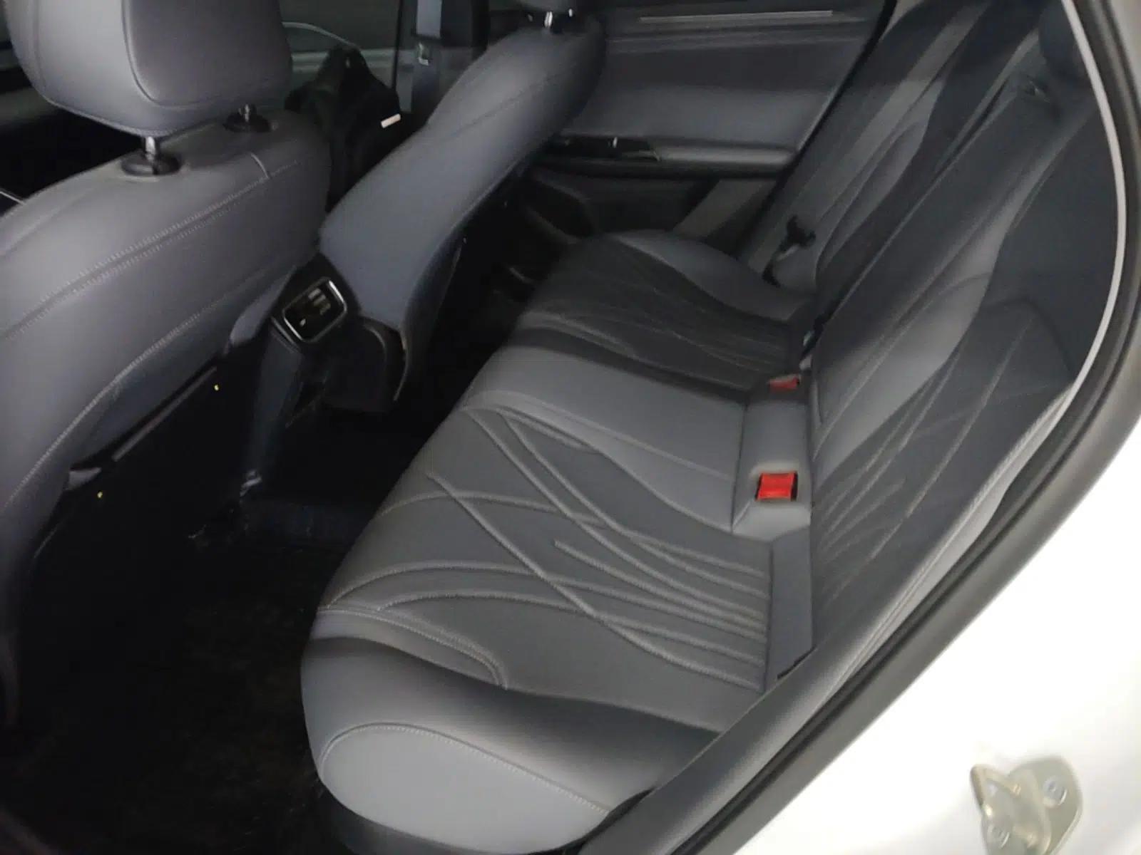 Geely Galaxy L6 2025 EM-i 140km Starship Edition — миниатюра 25