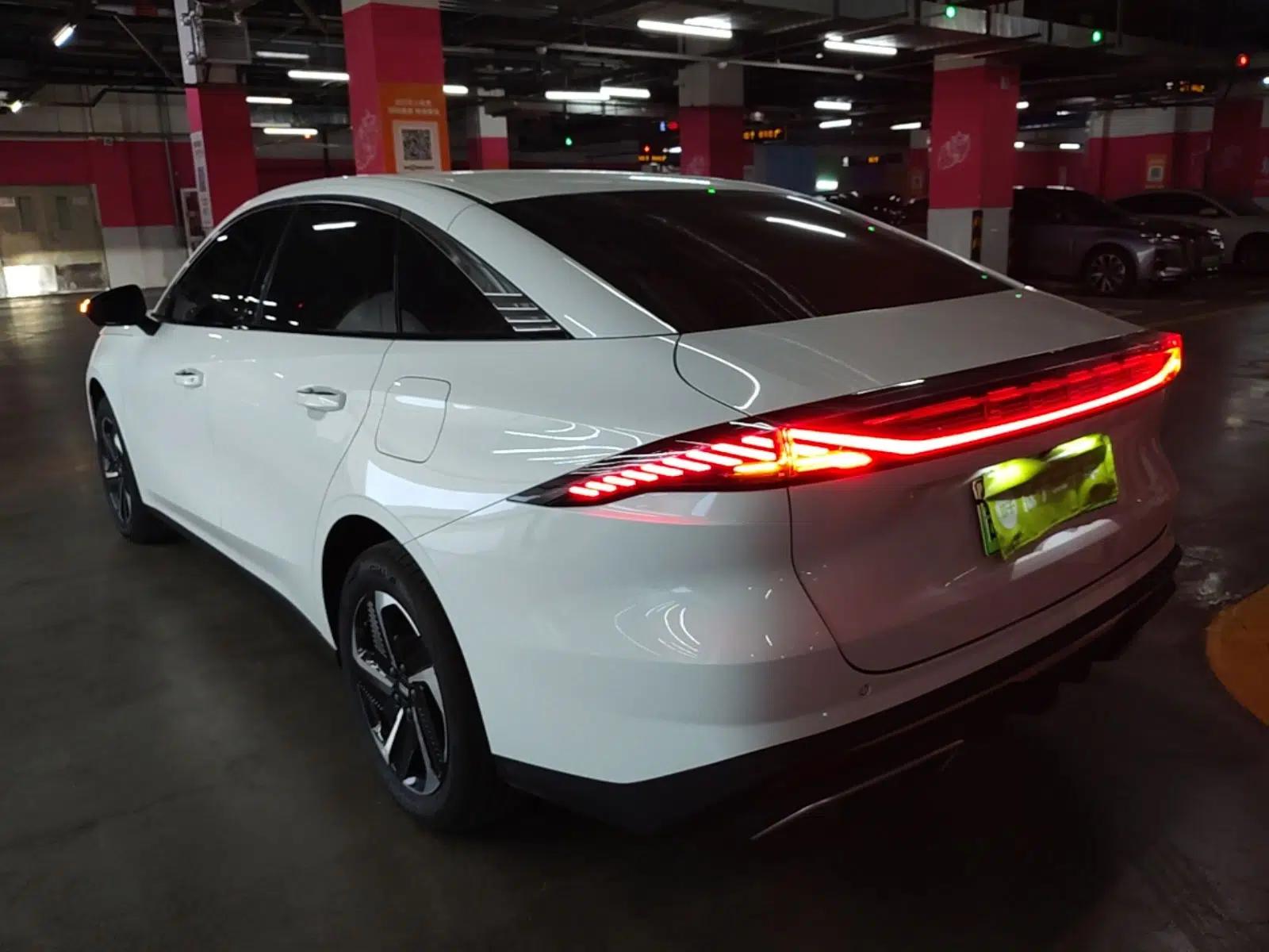 Geely Galaxy L6 2025 EM-i 140km Starship Edition — миниатюра 4