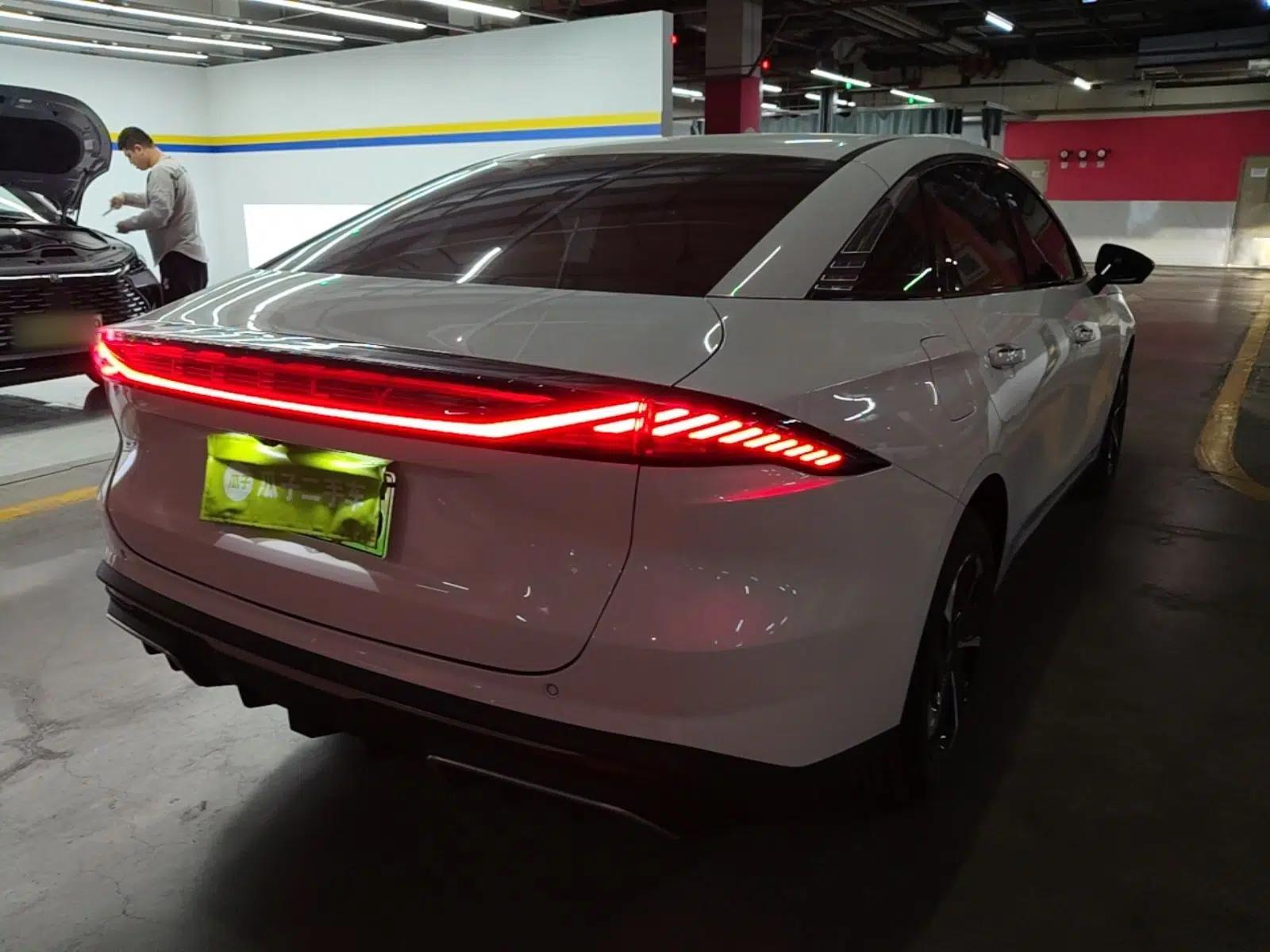 Geely Galaxy L6 2025 EM-i 140km Starship Edition — миниатюра 6