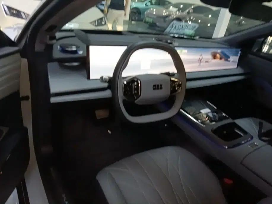 Geely Galaxy E8 2025 700 km Long-Range Intelligent Driving Version — миниатюра 12
