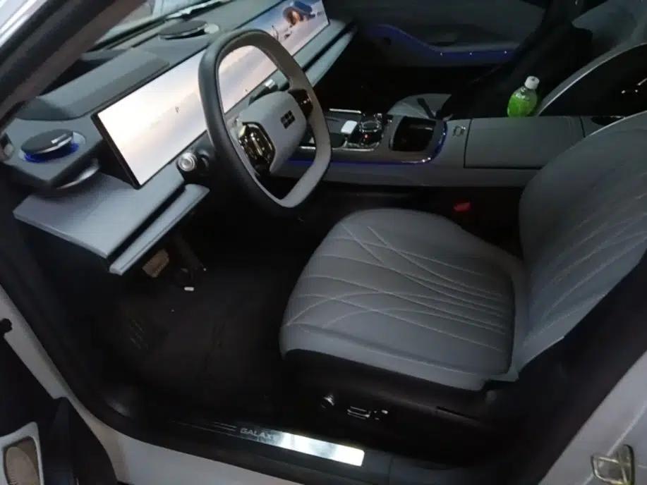 Geely Galaxy E8 2025 700 km Long-Range Intelligent Driving Version — миниатюра 17