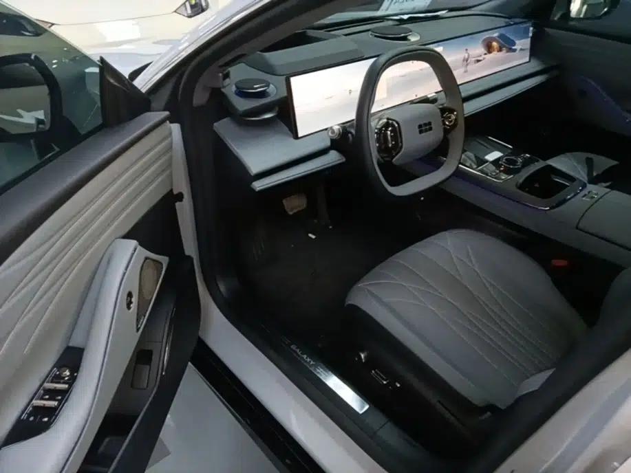 Geely Galaxy E8 2025 700 km Long-Range Intelligent Driving Version — миниатюра 18