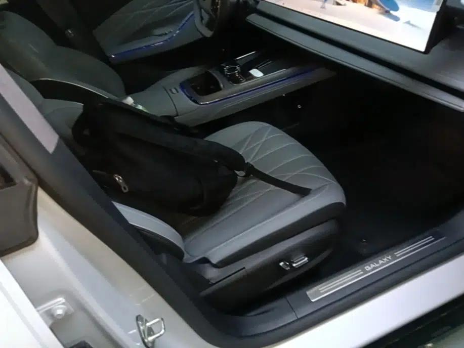 Geely Galaxy E8 2025 700 km Long-Range Intelligent Driving Version — миниатюра 19