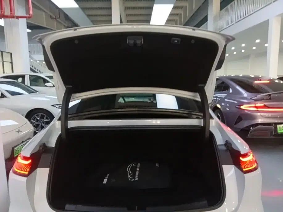 Geely Galaxy E8 2025 700 km Long-Range Intelligent Driving Version — миниатюра 22