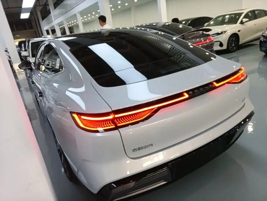 Geely Galaxy E8 2025 700 km Long-Range Intelligent Driving Version — миниатюра 4