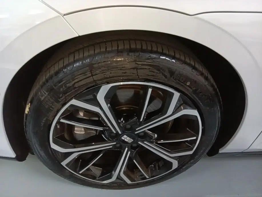 Geely Galaxy E8 2025 700 km Long-Range Intelligent Driving Version — миниатюра 10