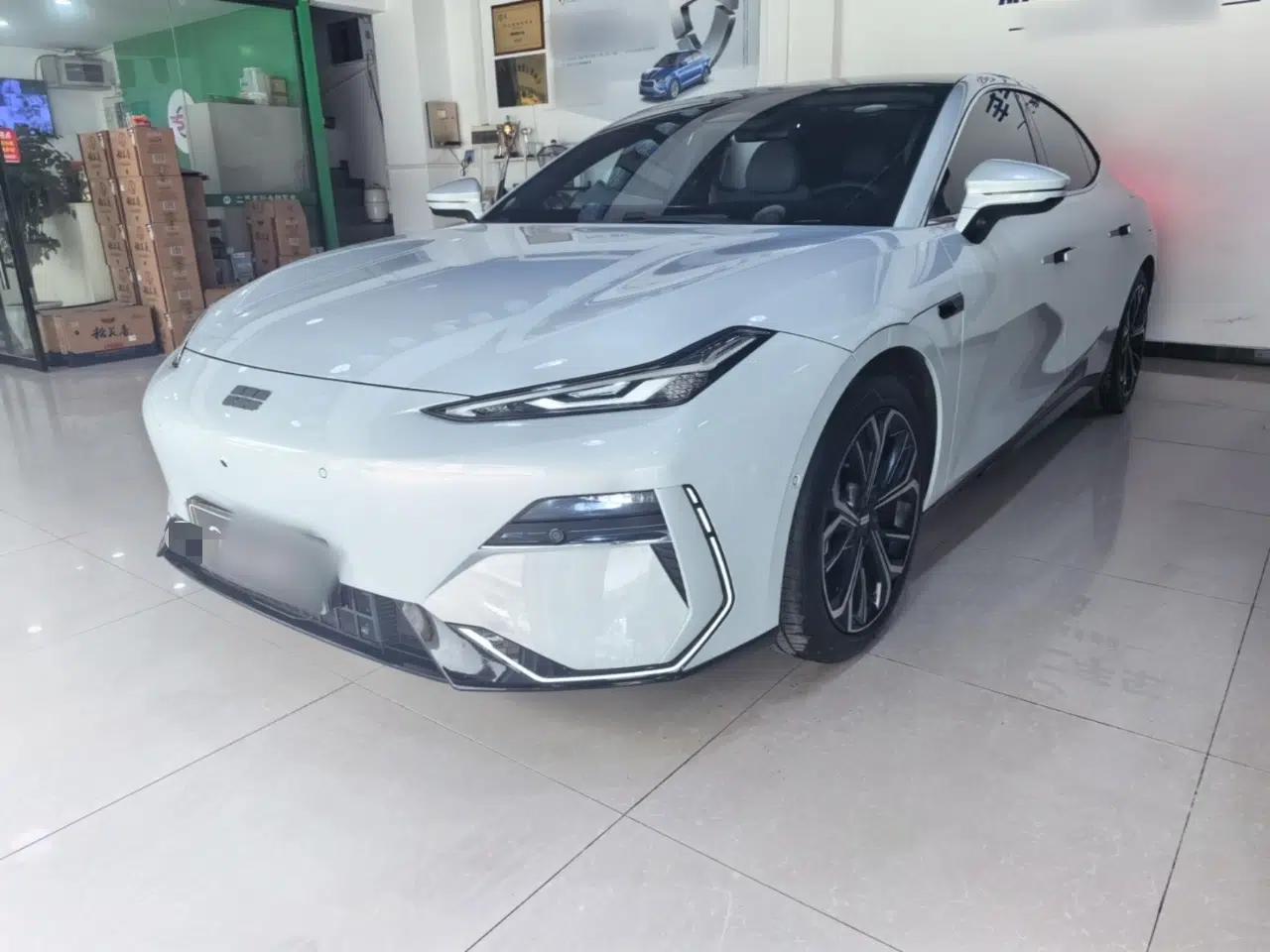 Geely Galaxy E8 2025 700 km Long-Range Intelligent Driving Version — миниатюра 1