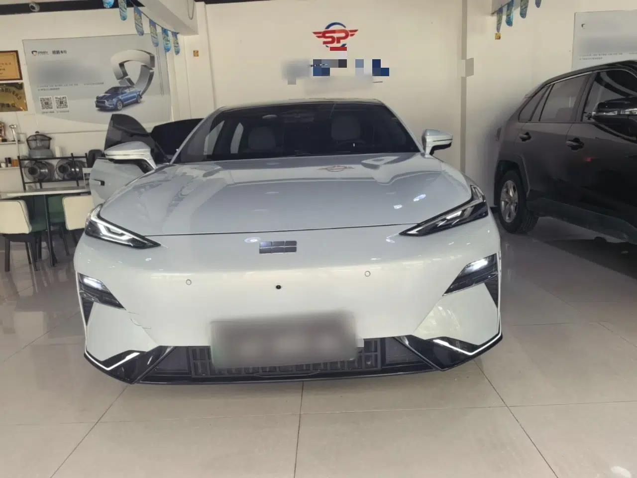 Geely Galaxy E8 2025 700 km Long-Range Intelligent Driving Version — миниатюра 2