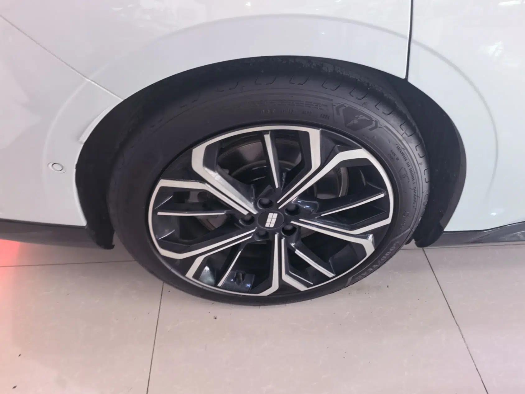 Geely Galaxy E8 2025 700 km Long-Range Intelligent Driving Version — миниатюра 11