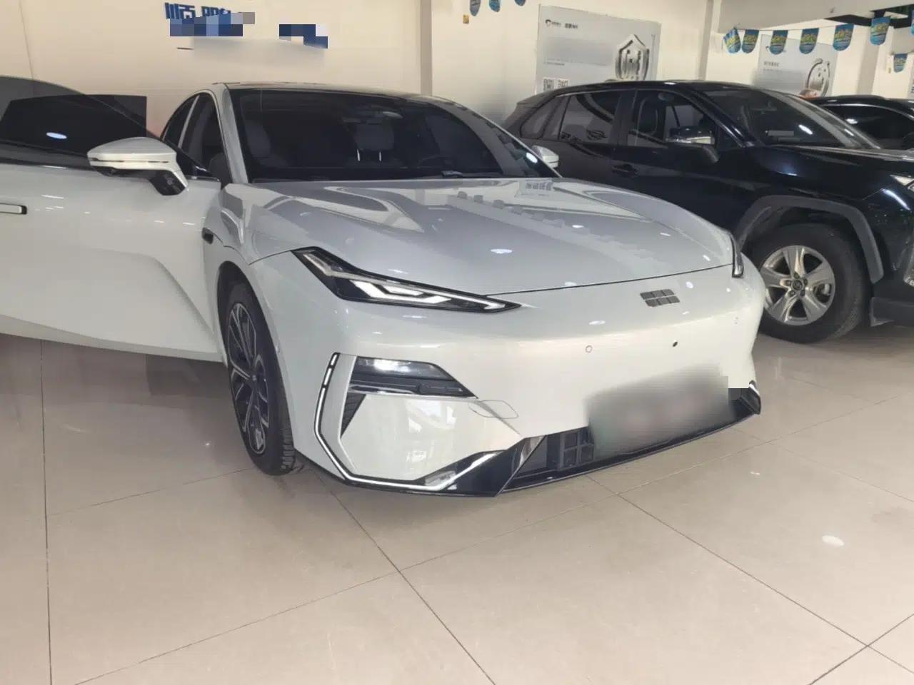 Geely Galaxy E8 2025 700 km Long-Range Intelligent Driving Version — миниатюра 3
