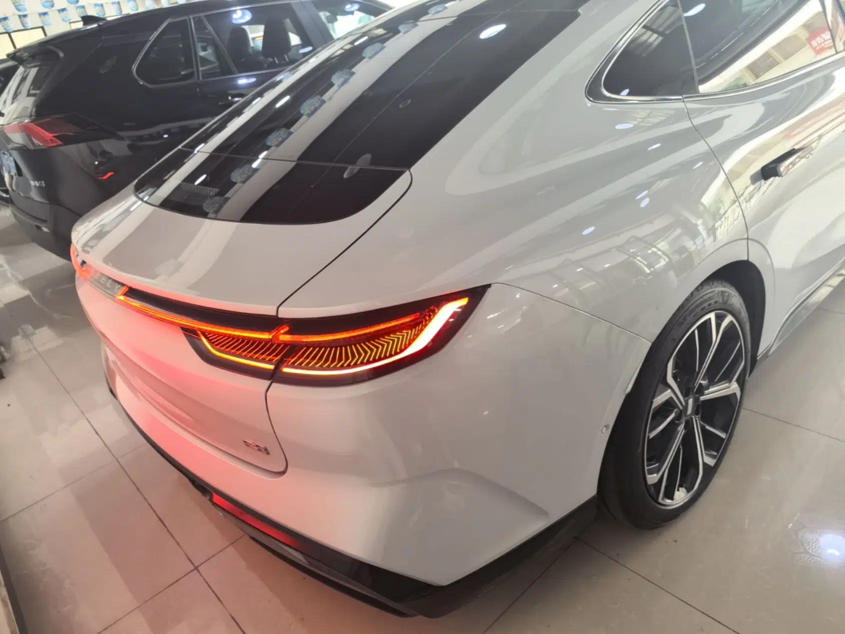 Geely Galaxy E8 2025 700 km Long-Range Intelligent Driving Version — миниатюра 6