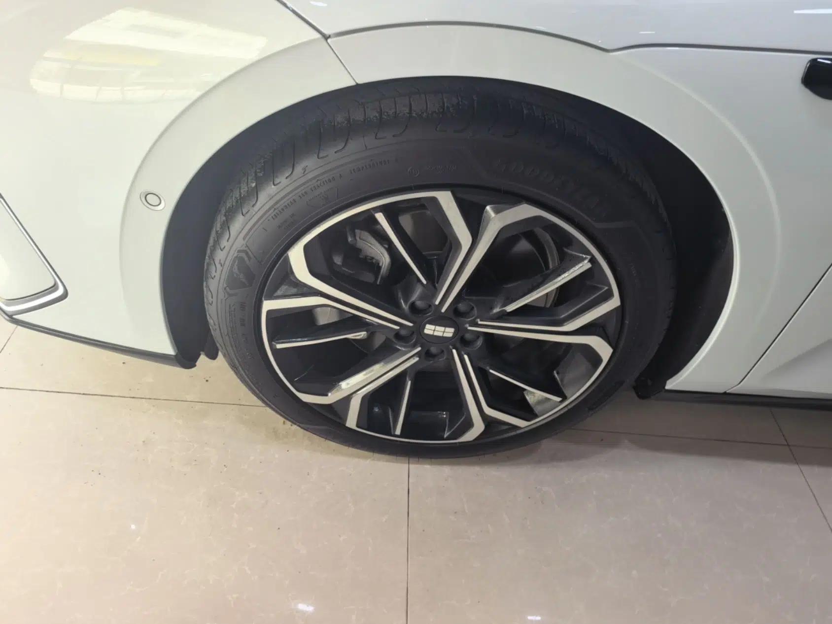 Geely Galaxy E8 2025 700 km Long-Range Intelligent Driving Version — миниатюра 10