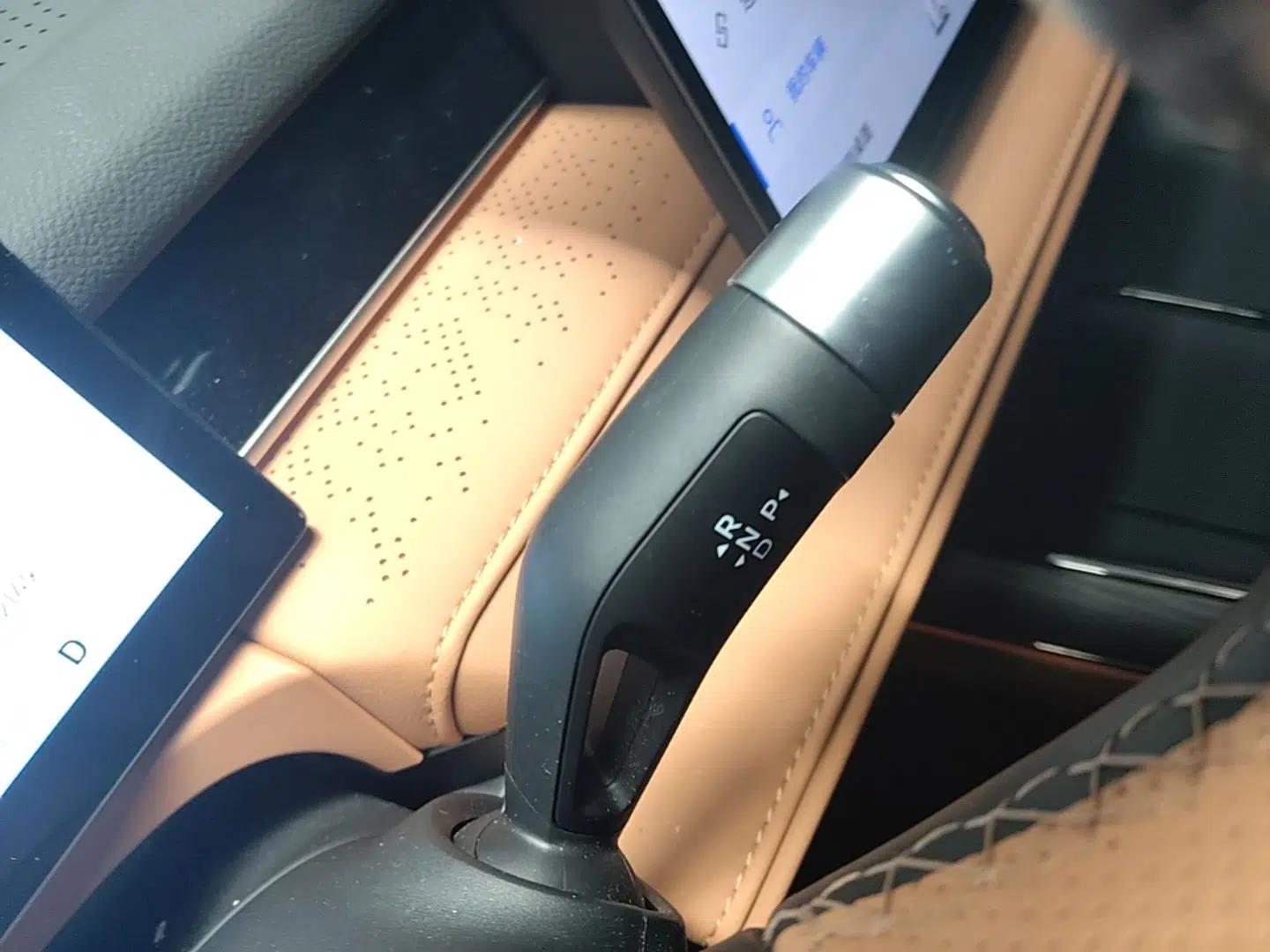 Geely Galaxy 8 2025 130km EM-P Starship Edition — миниатюра 16