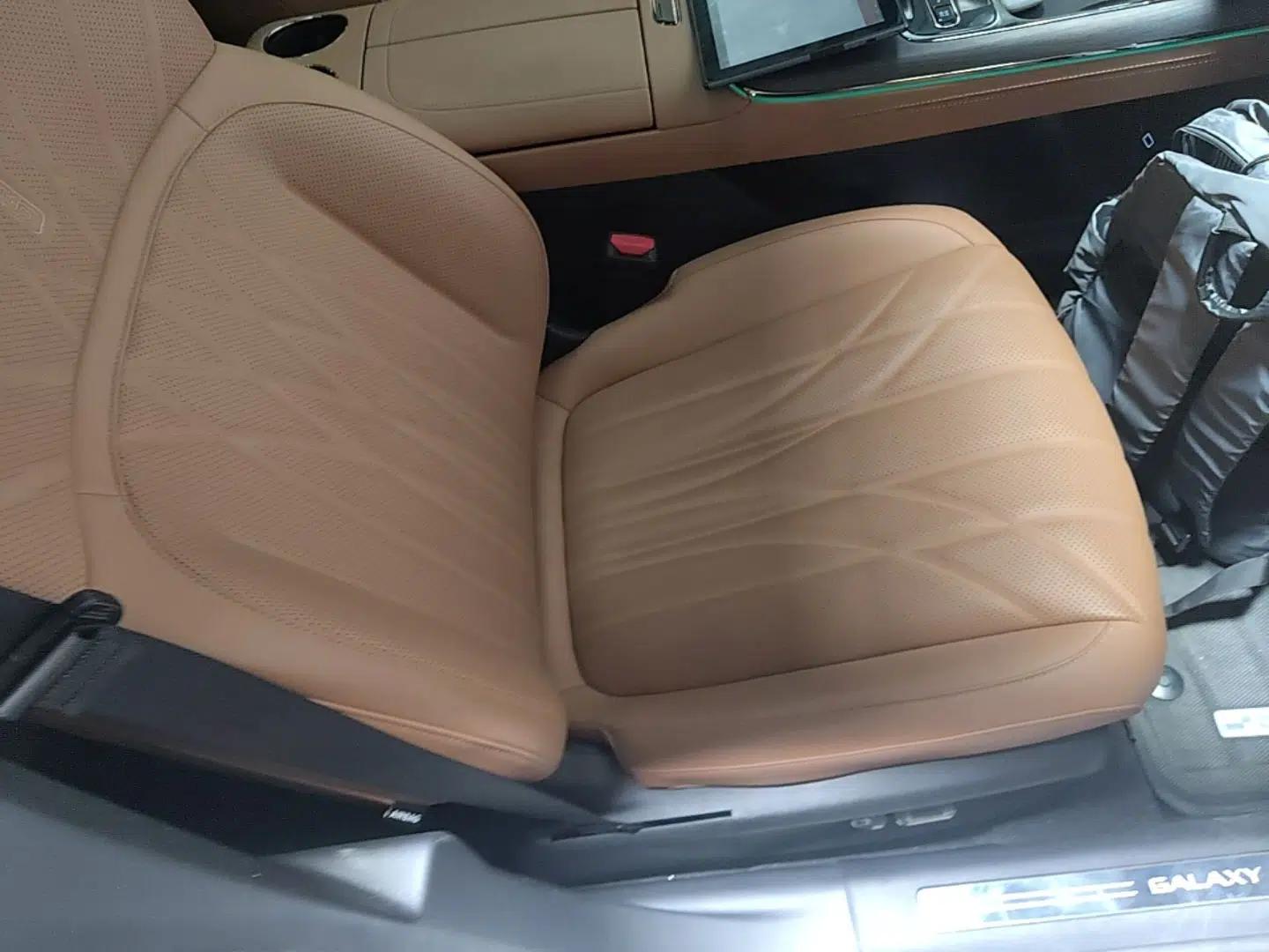 Geely Galaxy 8 2025 130km EM-P Starship Edition — миниатюра 19