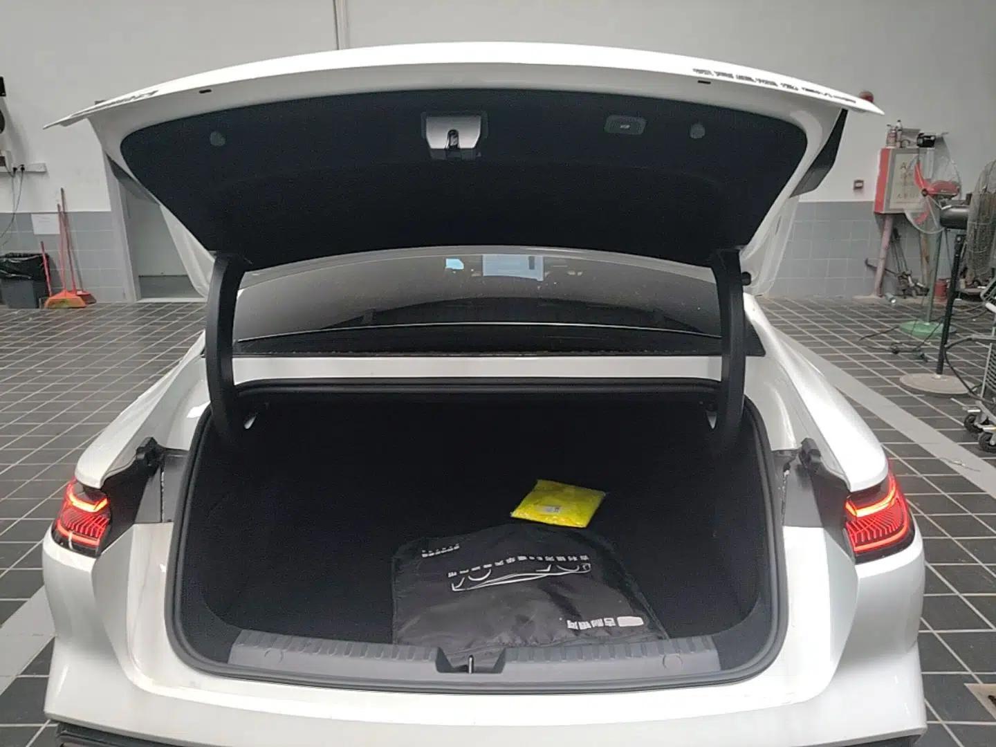 Geely Galaxy 8 2025 130km EM-P Starship Edition — миниатюра 22