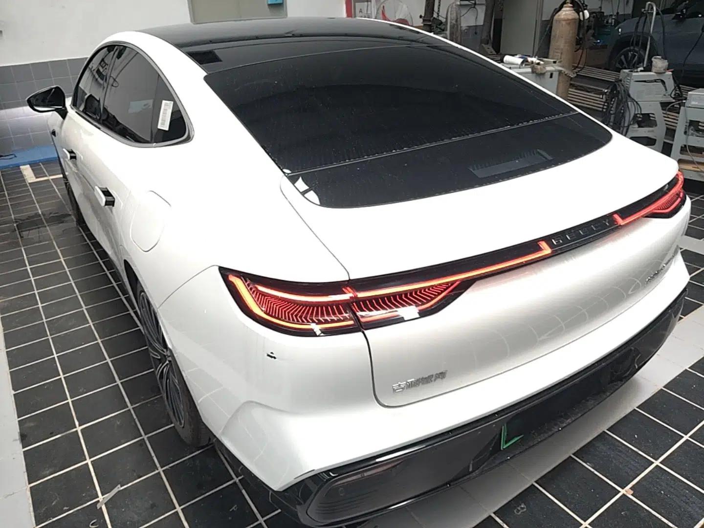 Geely Galaxy 8 2025 130km EM-P Starship Edition — миниатюра 4