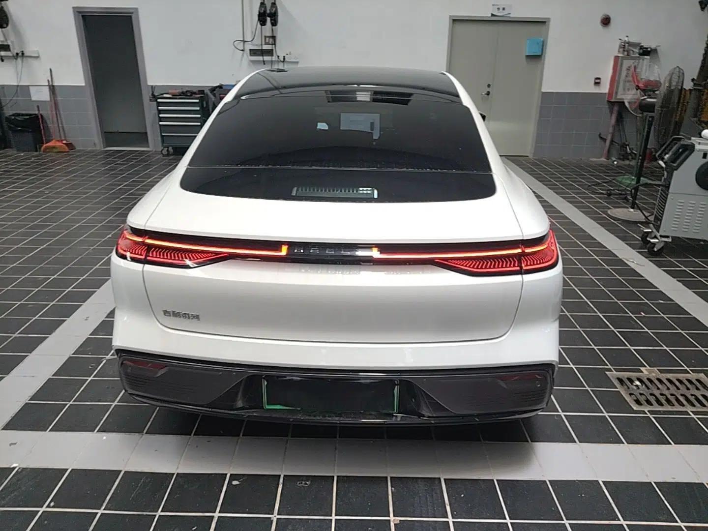 Geely Galaxy 8 2025 130km EM-P Starship Edition — миниатюра 5