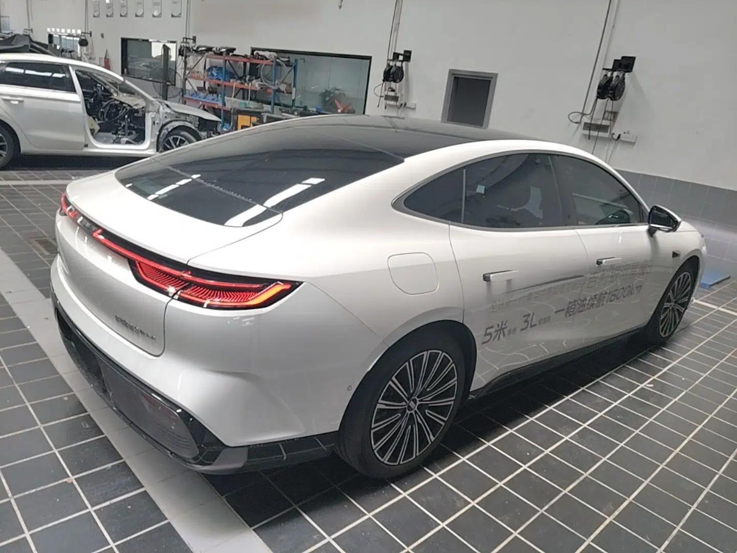 Geely Galaxy 8 2025 130km EM-P Starship Edition — миниатюра 6
