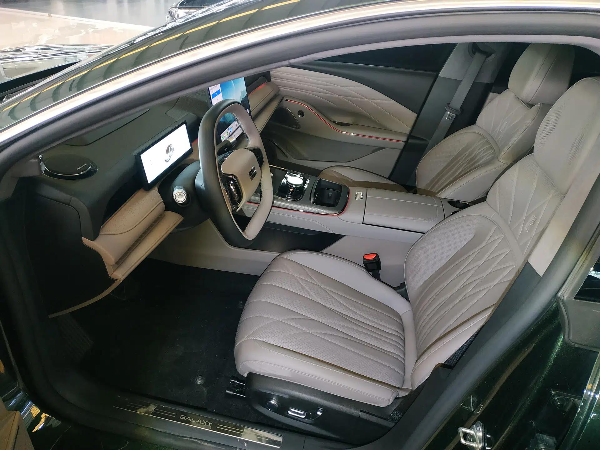 Geely Galaxy 8 2025 130km EM-P Starship Edition — миниатюра 17