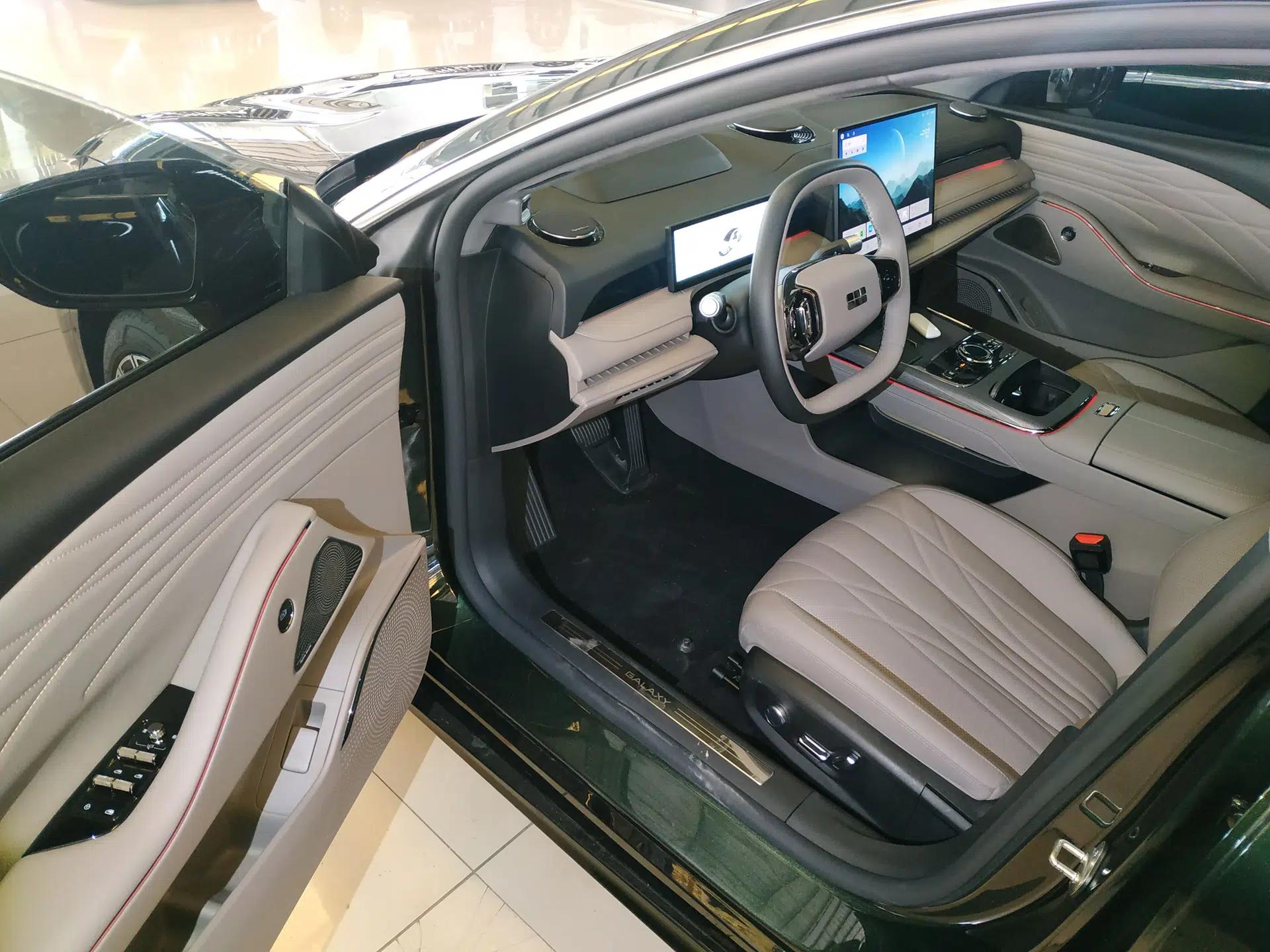 Geely Galaxy 8 2025 130km EM-P Starship Edition — миниатюра 18