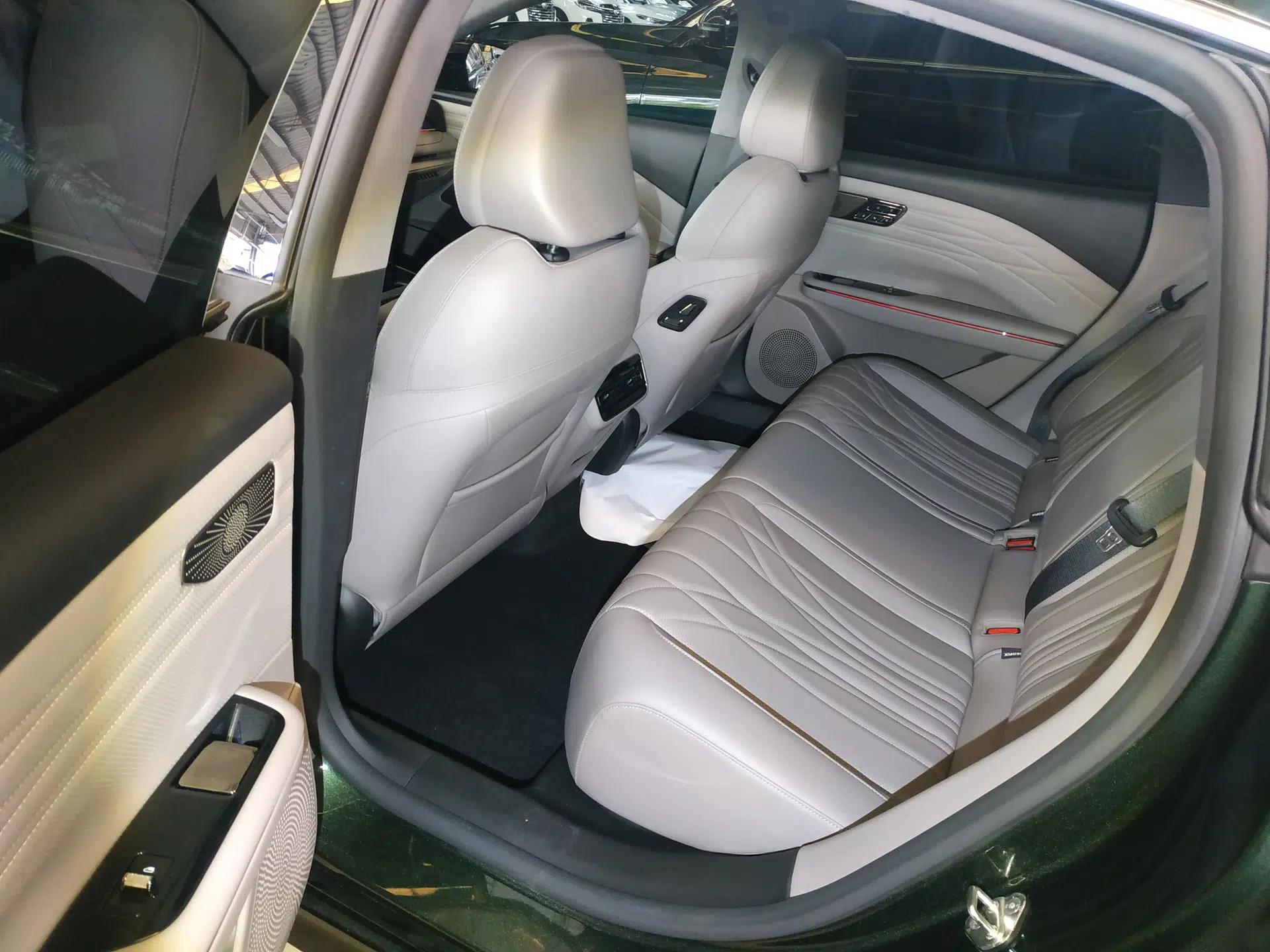 Geely Galaxy 8 2025 130km EM-P Starship Edition — миниатюра 20