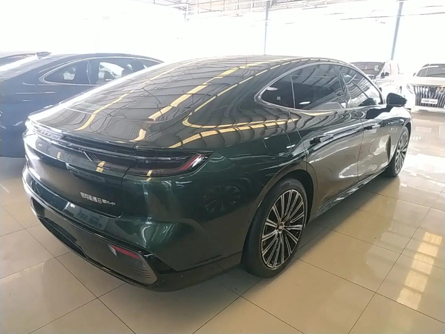 Geely Galaxy 8 2025 130km EM-P Starship Edition — миниатюра 6
