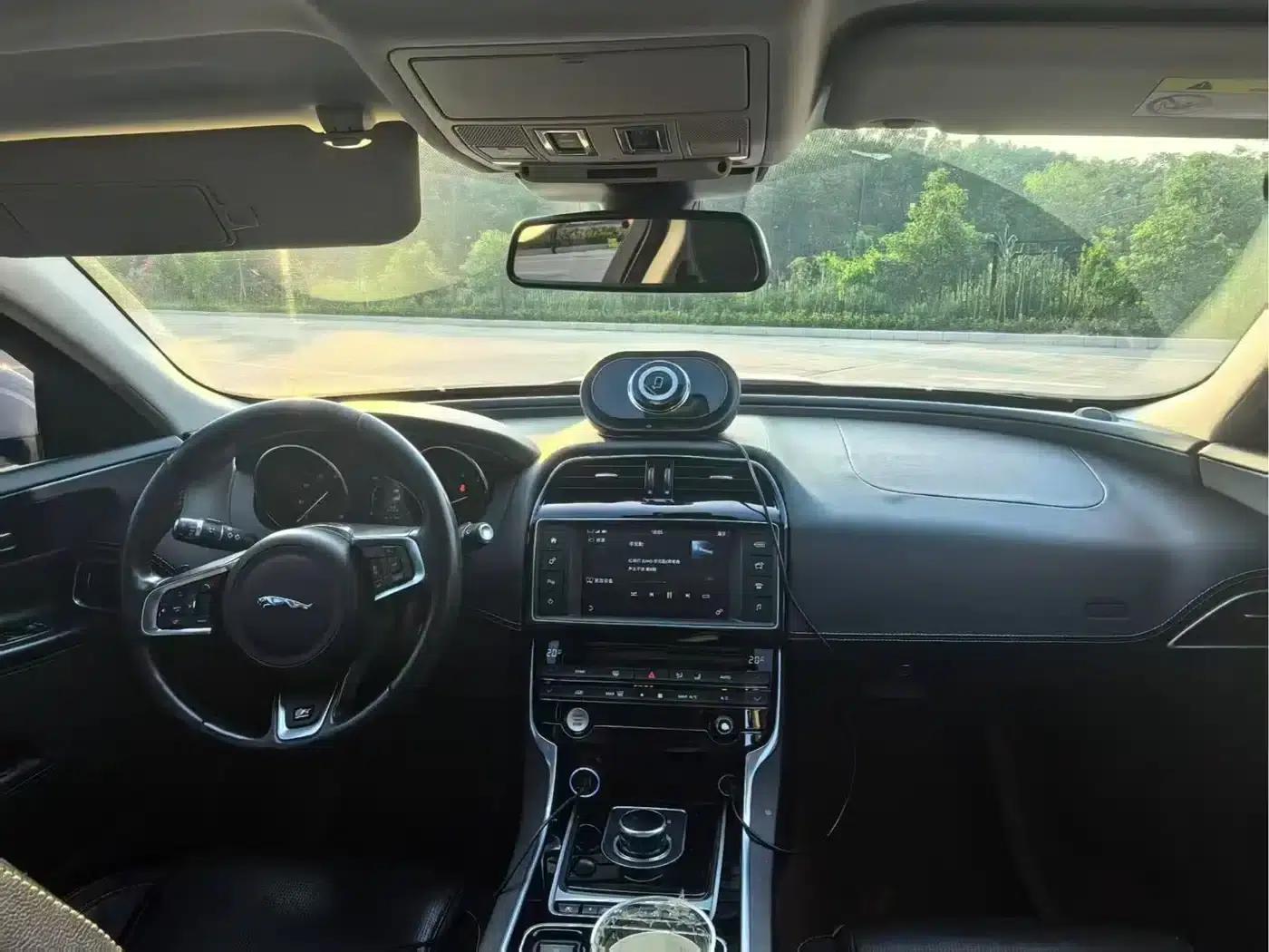 Jaguar XE 2017 2.0T 200PS R-Sport — миниатюра 6