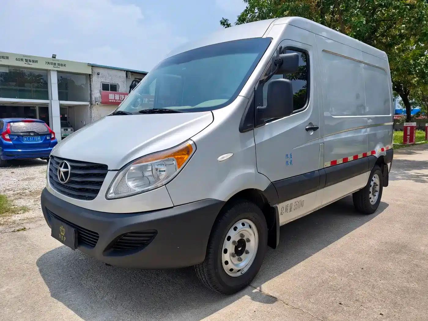 Starlight 2017 2.0T Short Wheelbase Mid-Roof Starlight Logistics Box Truck — миниатюра 1