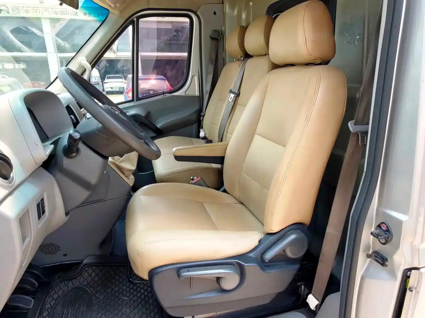 Starlight 2017 2.0T Short Wheelbase Mid-Roof Starlight Logistics Box Truck — миниатюра 13
