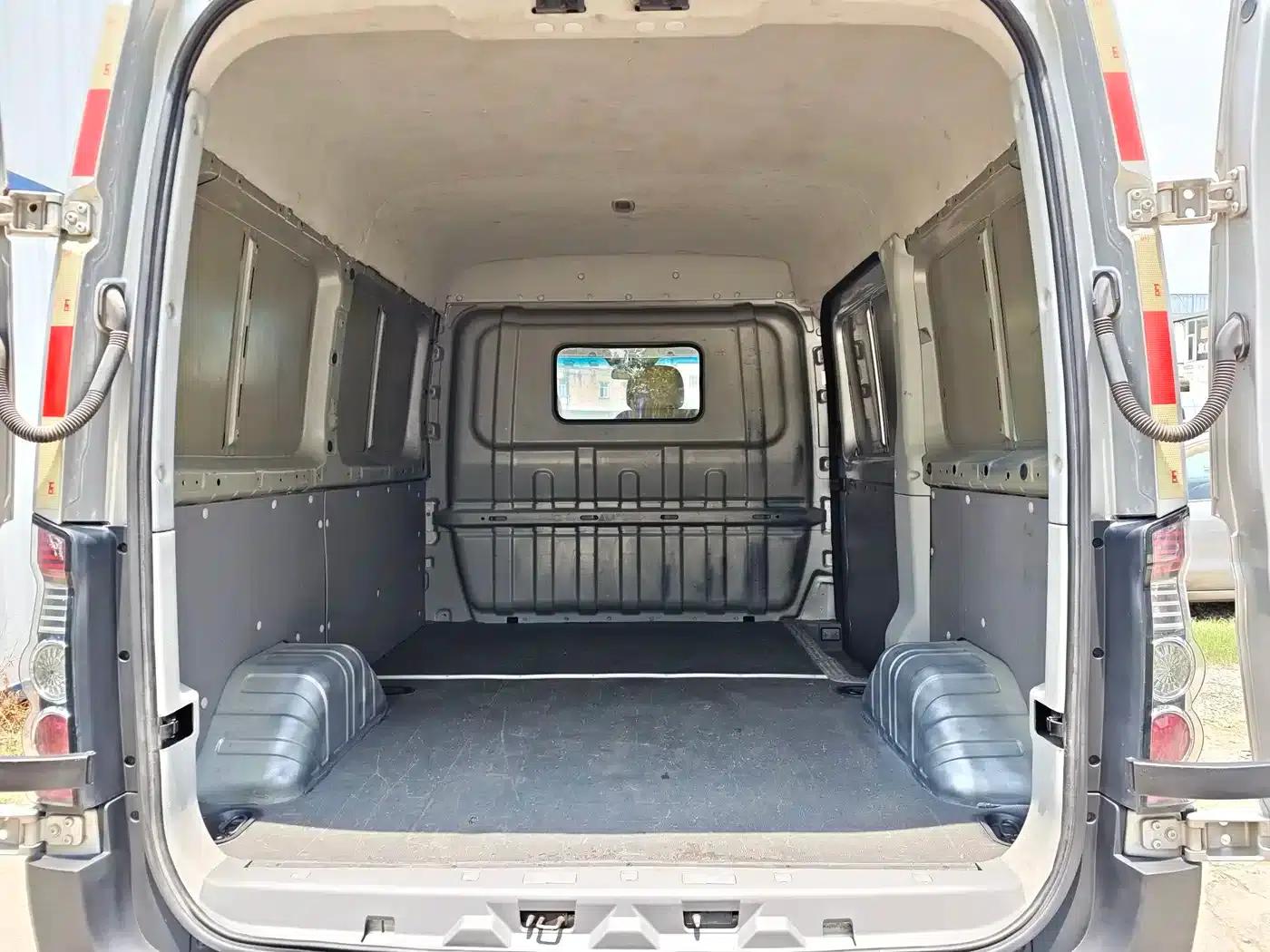 Starlight 2017 2.0T Short Wheelbase Mid-Roof Starlight Logistics Box Truck — миниатюра 20