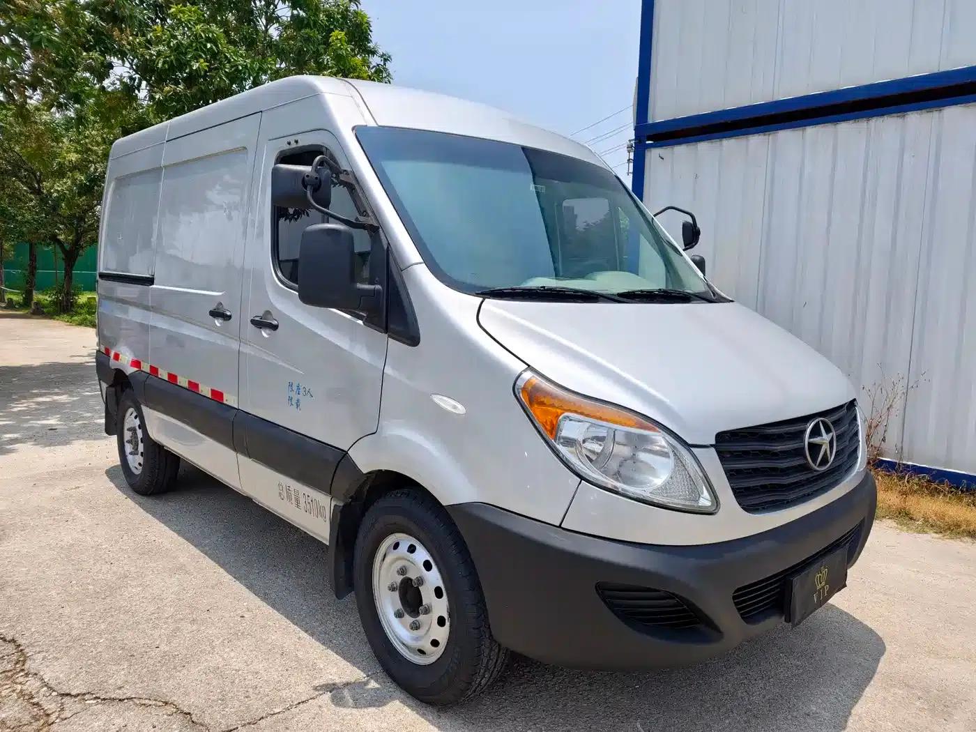 Starlight 2017 2.0T Short Wheelbase Mid-Roof Starlight Logistics Box Truck — миниатюра 3