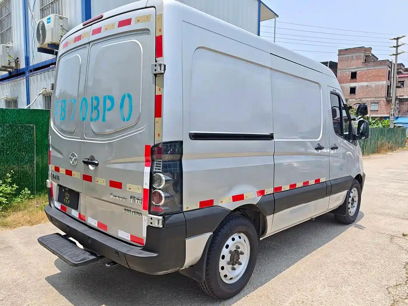 Starlight 2017 2.0T Short Wheelbase Mid-Roof Starlight Logistics Box Truck — миниатюра 4