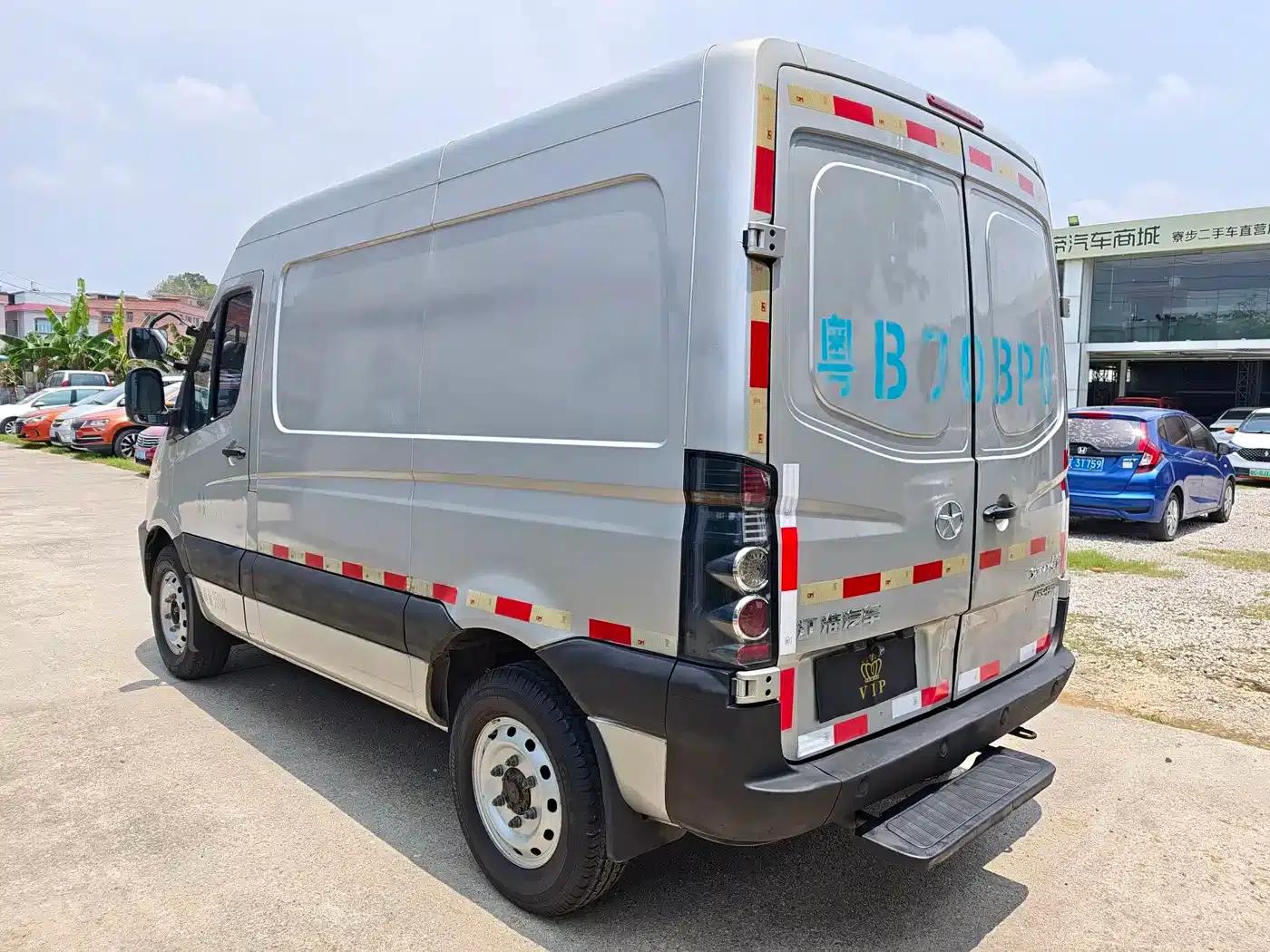 Starlight 2017 2.0T Short Wheelbase Mid-Roof Starlight Logistics Box Truck — миниатюра 6