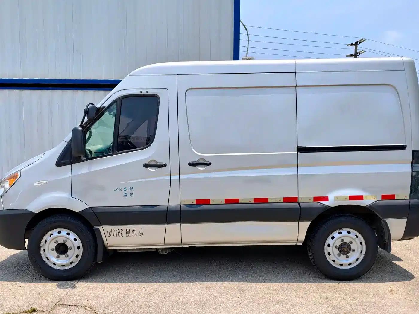 Starlight 2017 2.0T Short Wheelbase Mid-Roof Starlight Logistics Box Truck — миниатюра 7