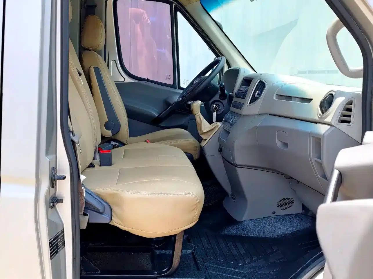 Starlight 2017 2.0T Short Wheelbase Mid-Roof Starlight Logistics Box Truck — миниатюра 9