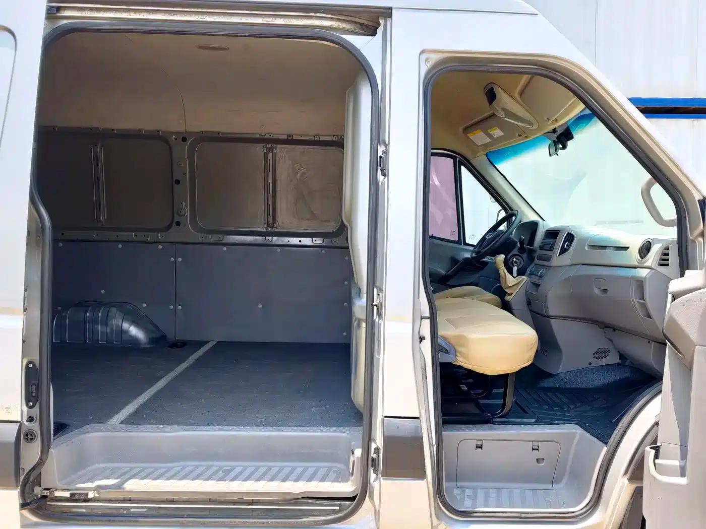 Starlight 2017 2.0T Short Wheelbase Mid-Roof Starlight Logistics Box Truck — миниатюра 10