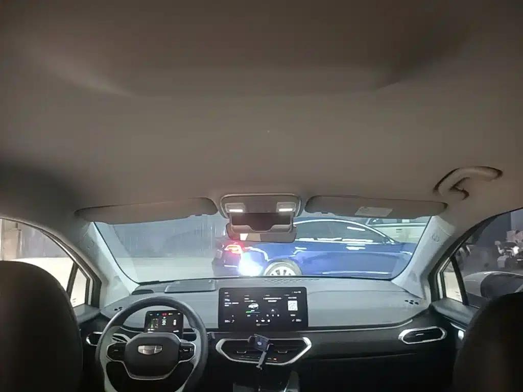 Geely Geometry C 2022 400KM Travel Edition — миниатюра 18