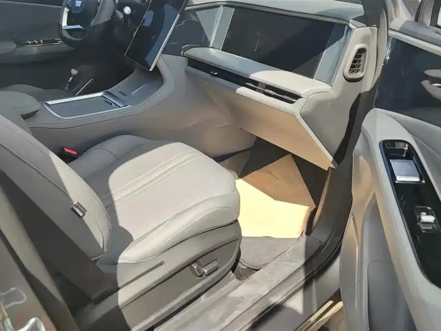 Galaxy L7 2025 EM-i 115km Explorer Edition — миниатюра 8