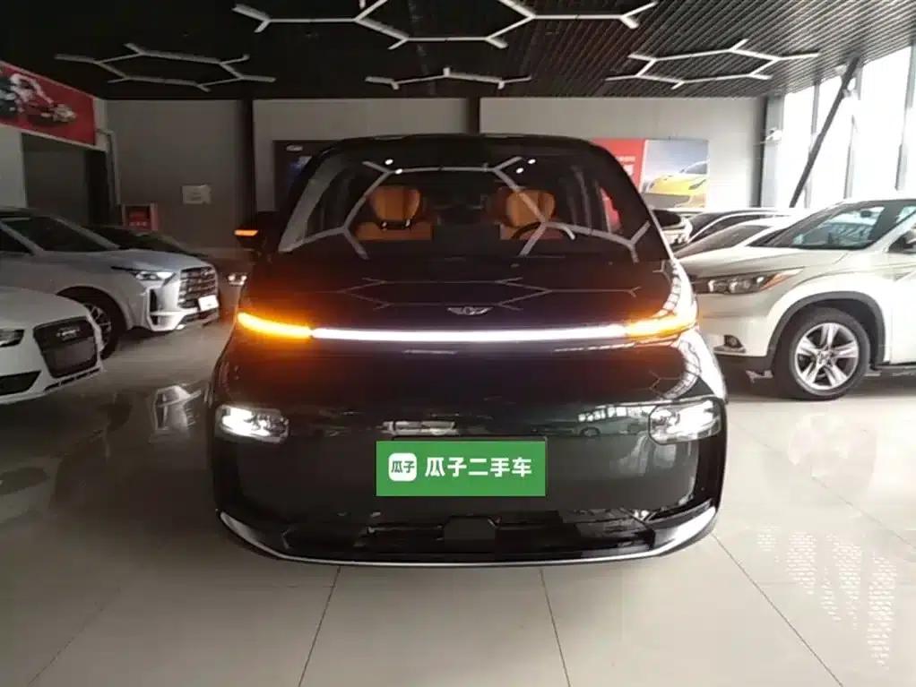 Yizhen L380 2025 Model 805km Flagship Edition 4WD — миниатюра 3