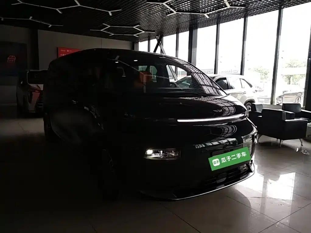 Yizhen L380 2025 Model 805km Flagship Edition 4WD — миниатюра 4