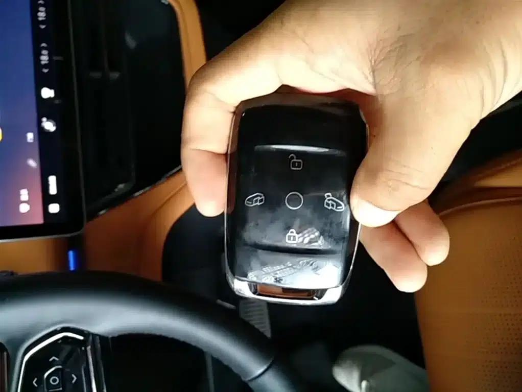 Yizhen L380 2025 Model 805km Flagship Edition 4WD — миниатюра 9