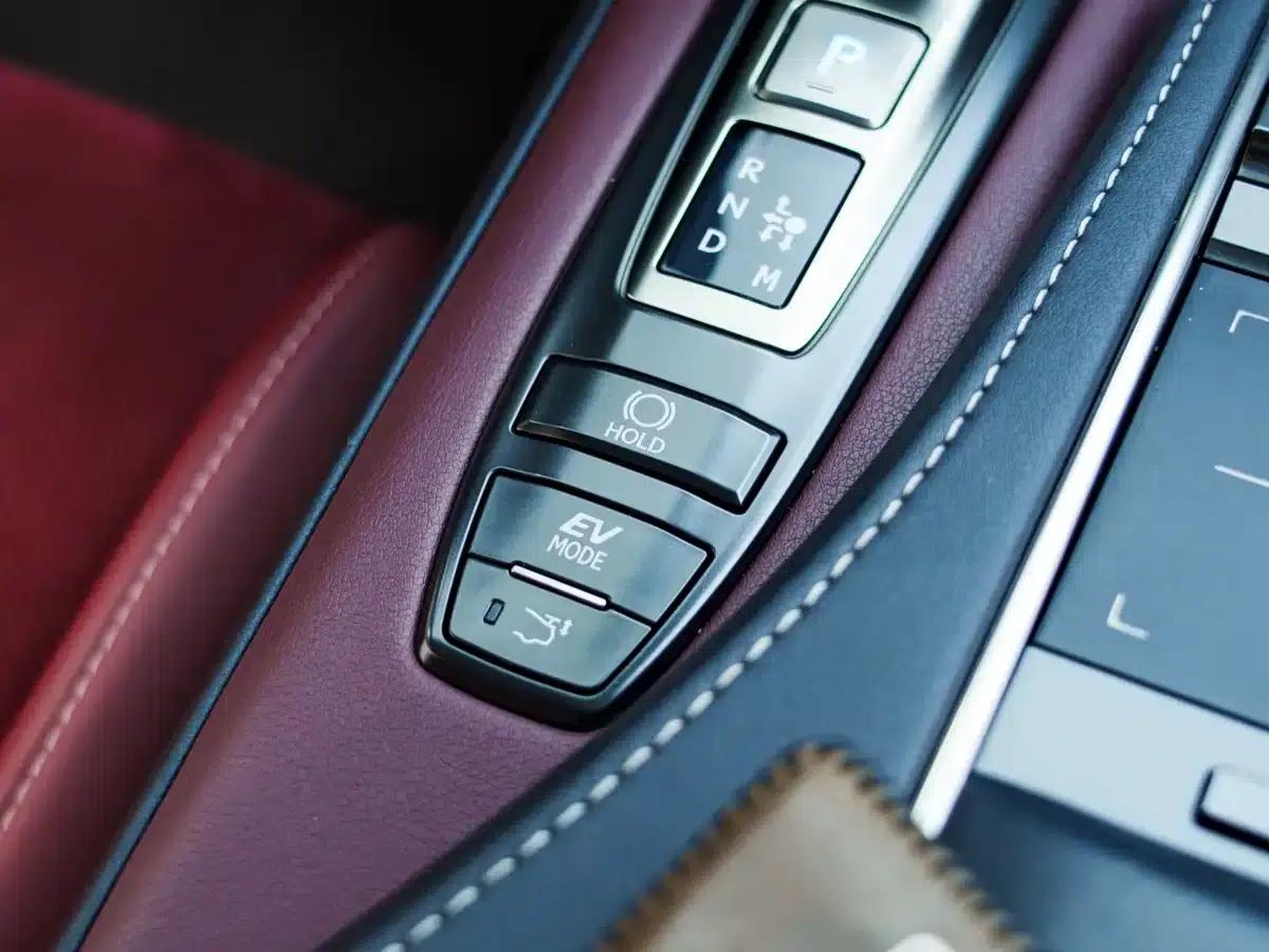 Lexus LC 2018 500h Sport — миниатюра 14