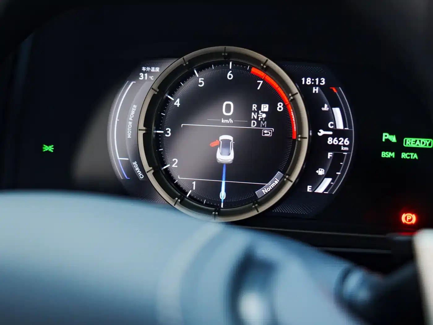 Lexus LC 2018 500h Sport — миниатюра 15