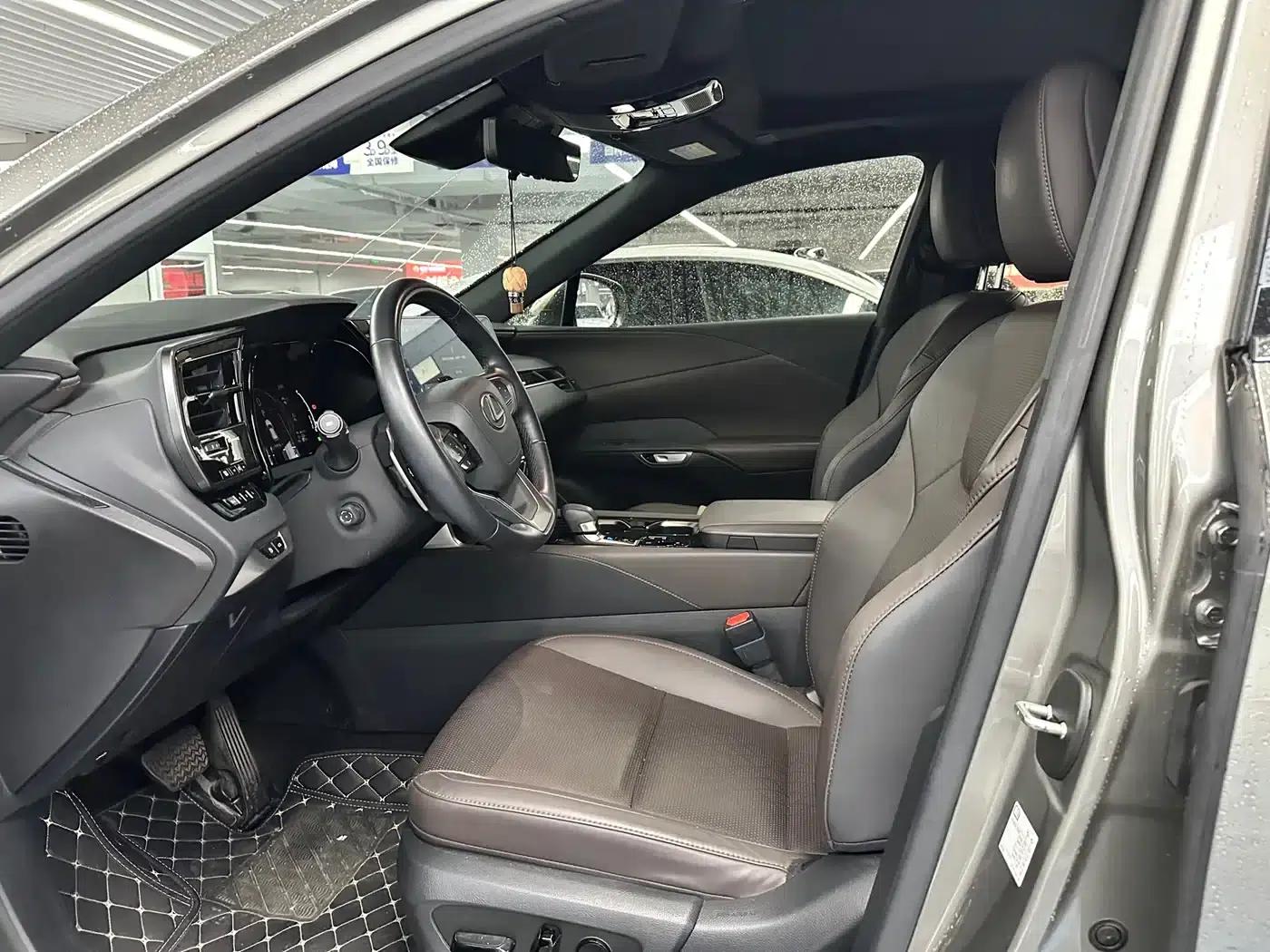 Lexus RX Hybrid 2023 450h+ AWD Enjoy Edition — миниатюра 8