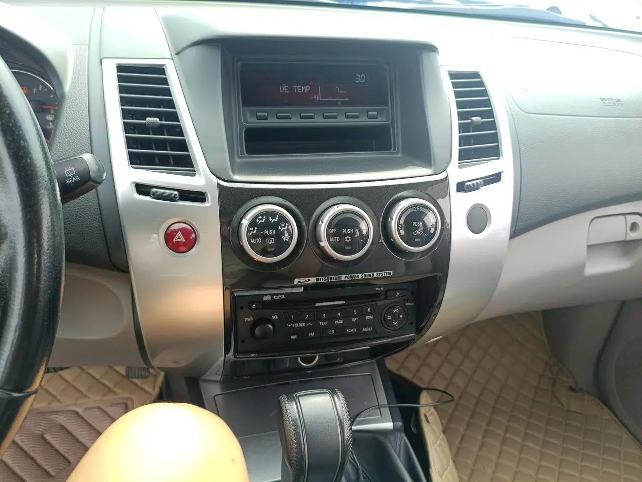 Mitsubishi Pajero Sport 2013 3.0L Automatic 4x4 Executive Edition — миниатюра 13
