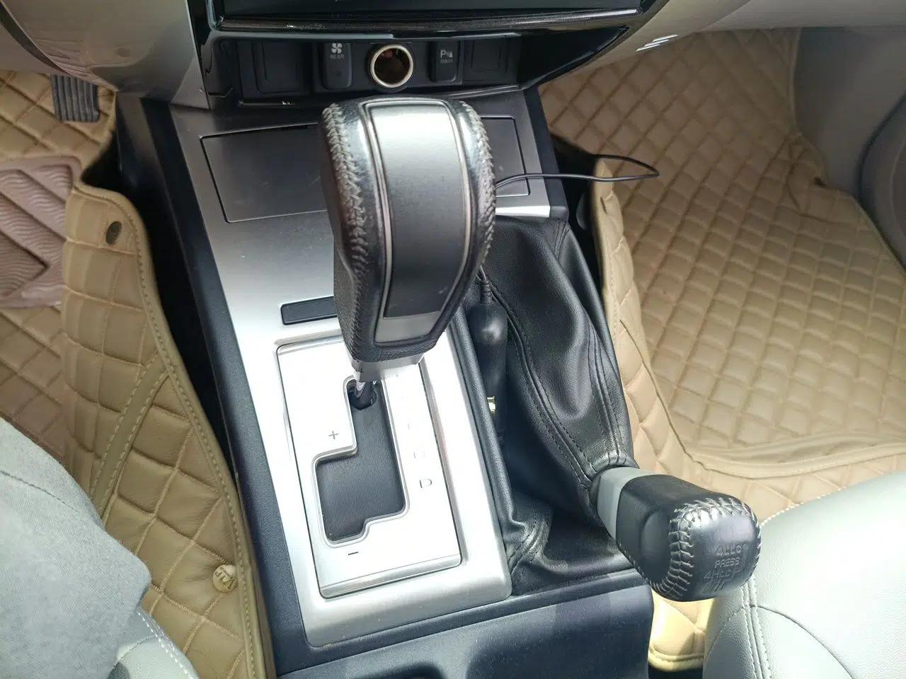 Mitsubishi Pajero Sport 2013 3.0L Automatic 4x4 Executive Edition — миниатюра 14