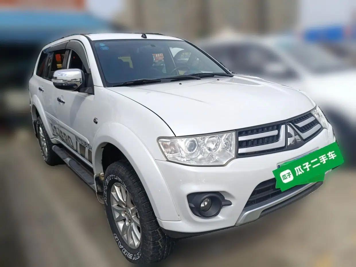 Mitsubishi Pajero Sport 2013 3.0L Automatic 4x4 Executive Edition — миниатюра 3