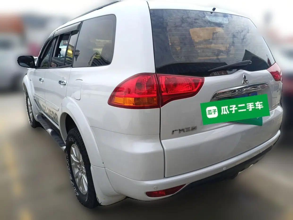Mitsubishi Pajero Sport 2013 3.0L Automatic 4x4 Executive Edition — миниатюра 4