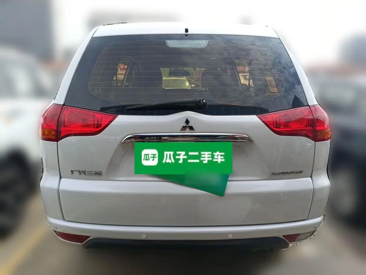 Mitsubishi Pajero Sport 2013 3.0L Automatic 4x4 Executive Edition — миниатюра 5